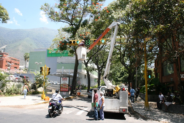 Alcaldía de Chacao continúa operativo especial de limpieza en el municipio (Fotos)