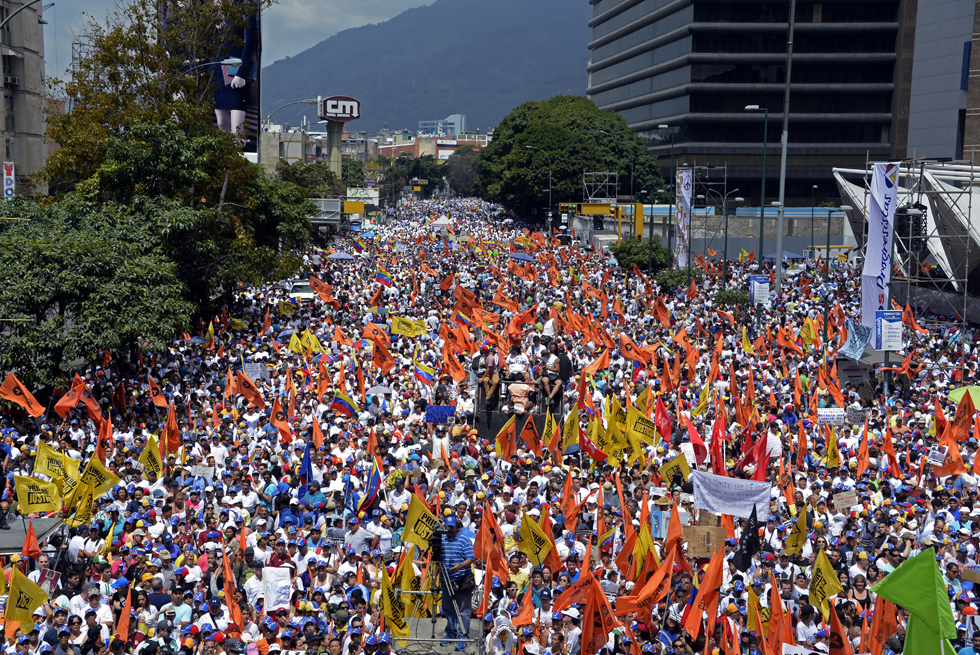 Oposición se alista a cantar victoria y no fraude en legislativas