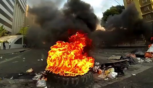 Barricada humana deja un solo canal abierto en Altamira (Foto)