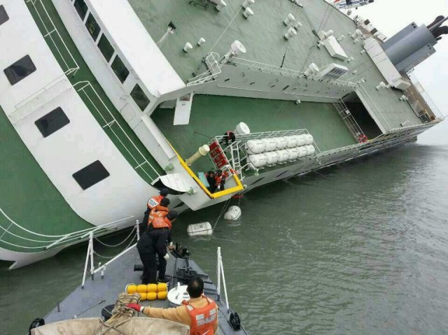 SKOREA-ACCIDENT-BOAT