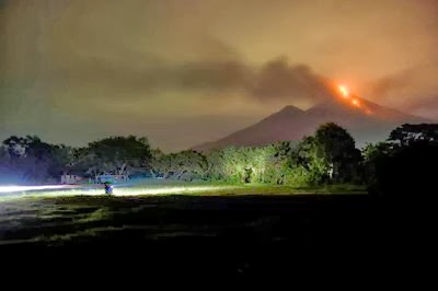 Volcán de Fuego de Guatemala expulsa ceniza a 4.500 metros de altura