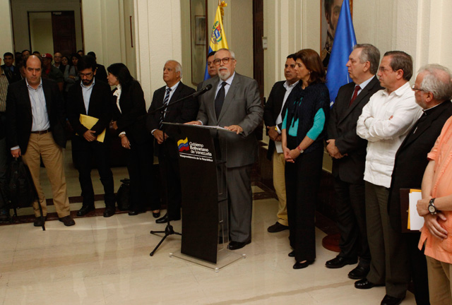 Unasur alaba voluntad de diálogo en Venezuela y estudiantes vuelven a las calles