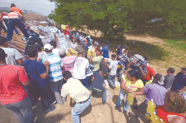 Saquean dos camiones de refrescos en la ARC y otro en Morón