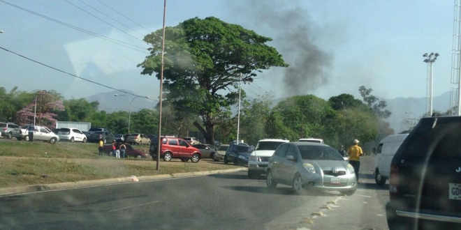 Cerrado el paso en la autopista Valencia-Puerto Cabello