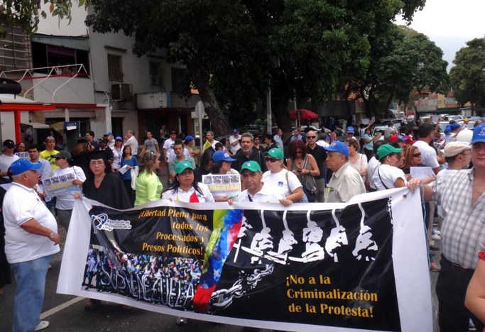 Profesores dictaron clases en la calle de “moral y luces” como forma de protesta