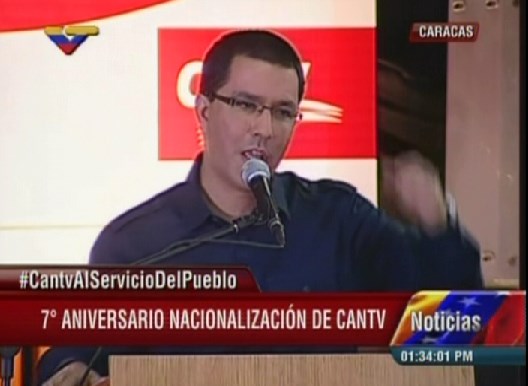 Arreaza le quiere decir a Kerry que en Venezuela hay Internet… pero él se equivocó de año