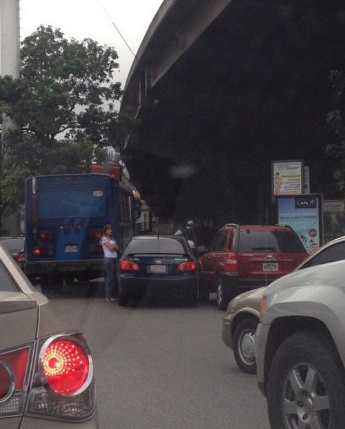 Choque en Las Mercedes generó fuerte congestión vehicular (Foto)