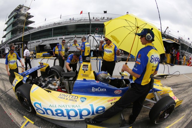 Foto: Piloto de la Serie IndyCar Marco Andretti se sienta en su coche durante la práctica para el 2014 Indianapolis 500 en el Indianápolis Motor Speedway. REUTERS