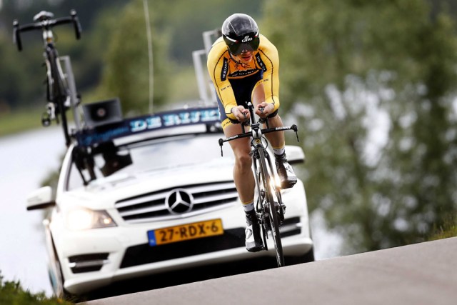 Foto: El corredor alemán Christoph Pfingsten, del equipo De Rijke, en acción hoy, lunes 12 de mayo de 2014, durante el prólogo de la 62 edición del Tour Olympiaís, la competencia de ciclismo más antigua de Holanda, que se disputa en Hoofddorp. EFE/VINCENT JANNINK