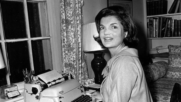 Colegio en Dublín cerró por querer subastar cartas de Jacqueline Kennedy