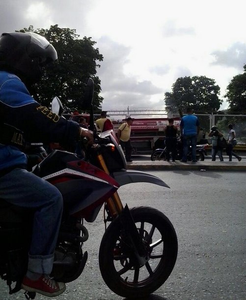 Se quemó una moto cerca de la estación La Paz (Foto)