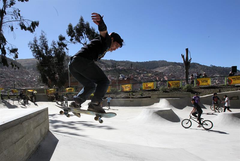 Conoce la pista de skaters más alta del mundo (Fotos)