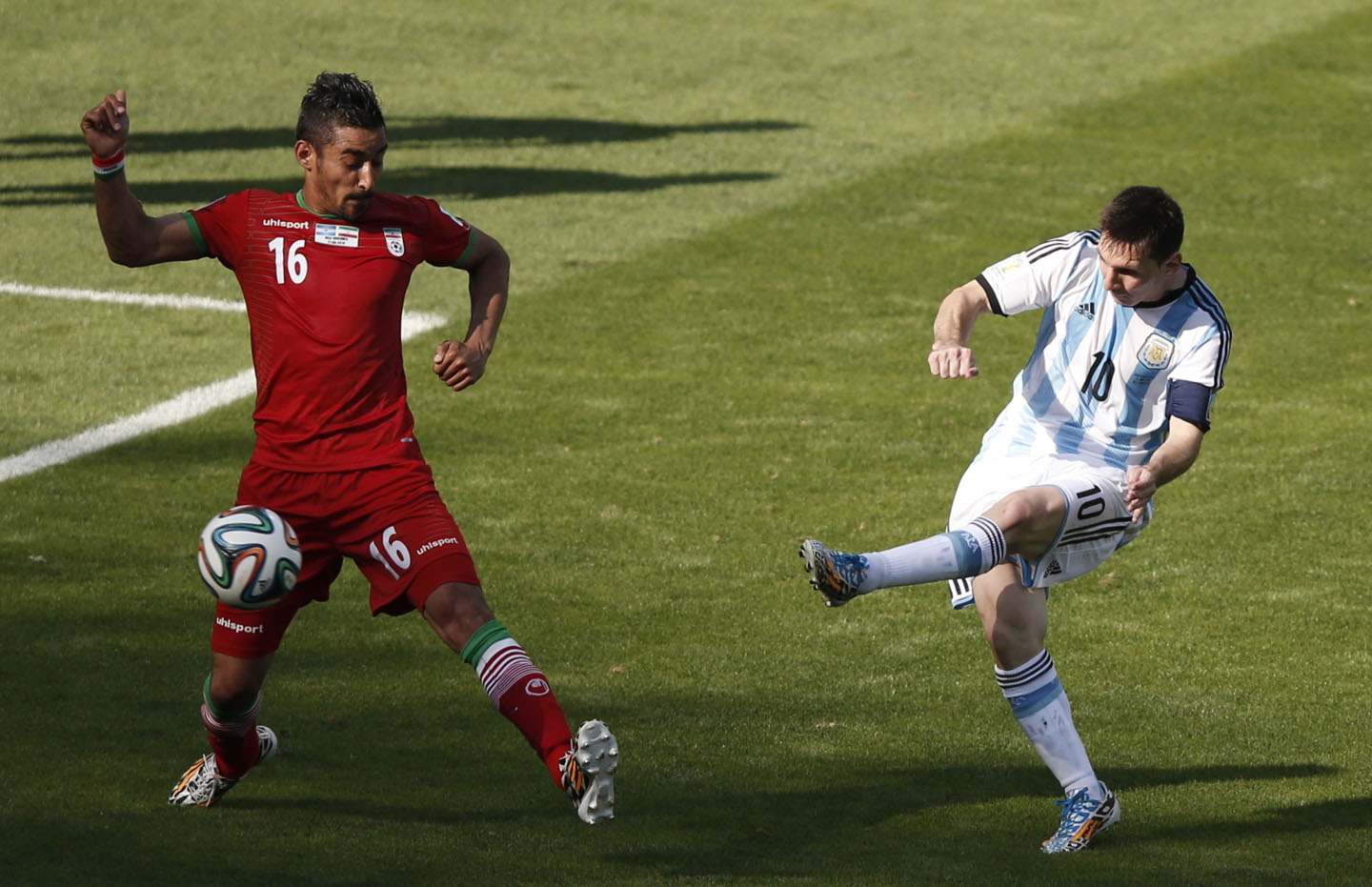 En FOTOS: El golazo del Messi-as argentino que derribó el muro iraní