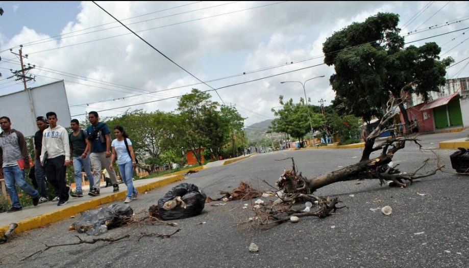 Estudiantes de la UFT toman las calles en señal de protesta (Fotos)