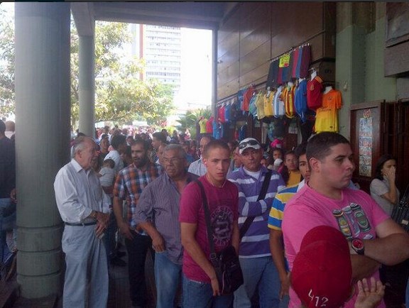 cola personas palacio de justicia