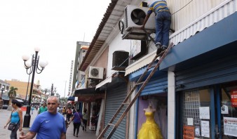 Comerciantes reportan fallas en equipos por apagones