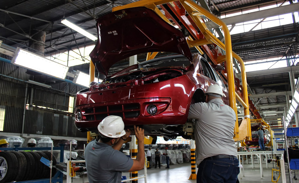 Solo un auto ensamblaron entre cinco empresas en mayo