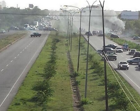 Protesta en la avenida Guayana de Puerto Ordaz (Fotos)