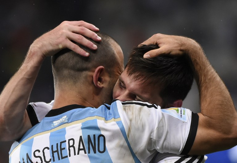 Mascherano despierta pasiones en Argentina y esto es lo que le cantan