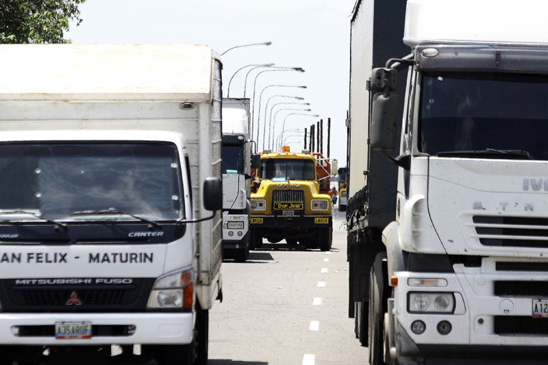 Camioneta y gandola involucradas en accidente que dejó heridos en Boconoíto, Portuguesa