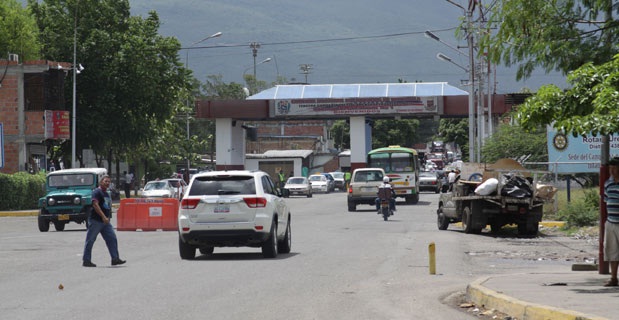 Paso fronterizo colombo venezolano / Foto La Opinión