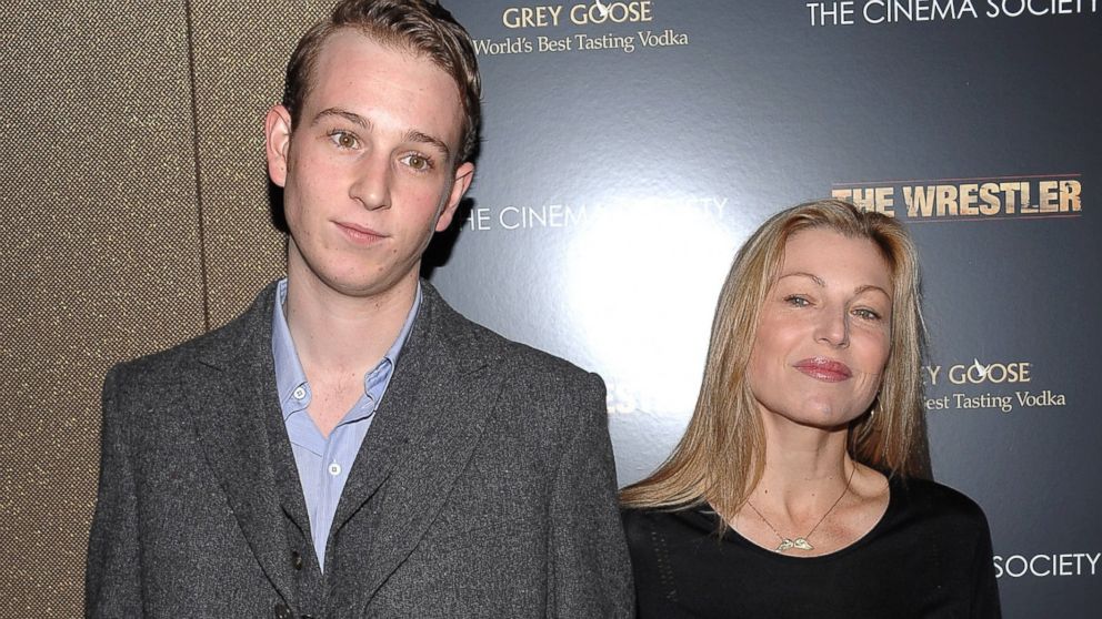 Detienen al hijo de Tatum O’Neal y John McEnroe mientras compraba drogas