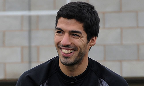 Gerrard le dice a Luis Suárez: Eres demasiado bueno para el Arsenal