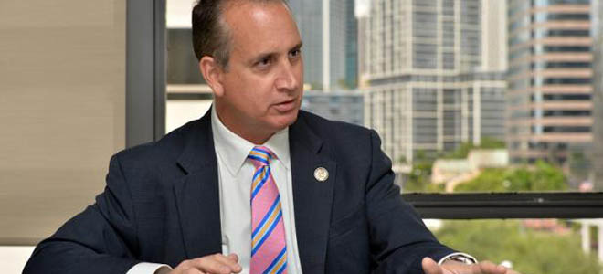 “Se la dan de populistas y compran yates y mansiones en Florida”