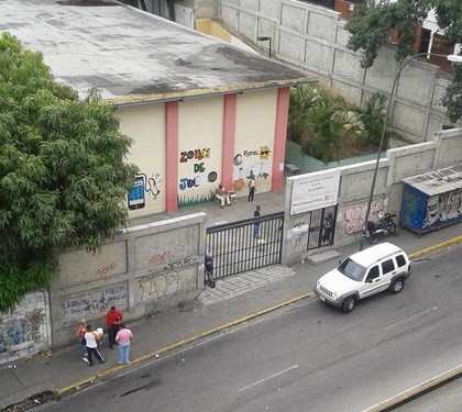 ¿Más solo que aeropuerto de Maiquetía? El centro de votación en El Llanito