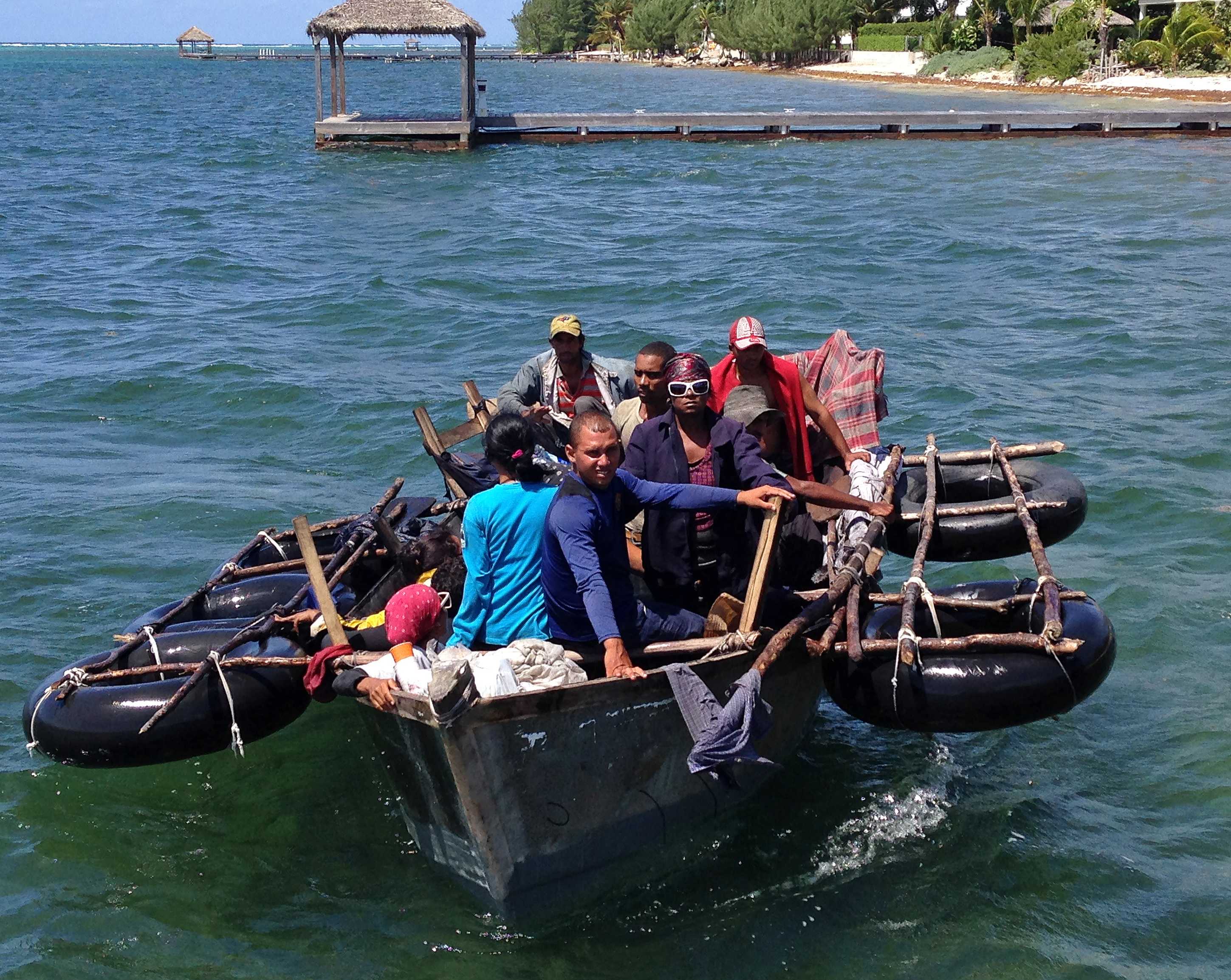 Cubanos bebieron su propia sangre y orina durante 23 días a la deriva en el mar