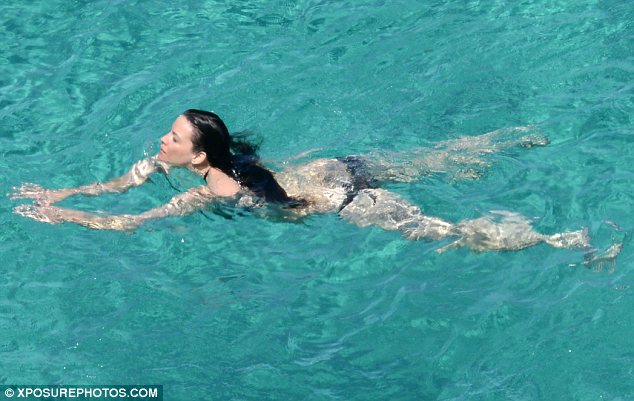 Liv Tyler en bikini no es lo que esperabas FOTOS