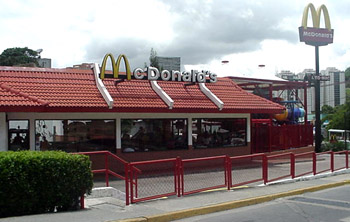 Atraco Masivo En Mcdonald S De Los Chaguaramos Se Llevaron Hasta La Cajita Feliz Lapatilla Com