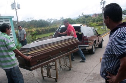 Asesinan a indigente de una pedrada en la cabeza