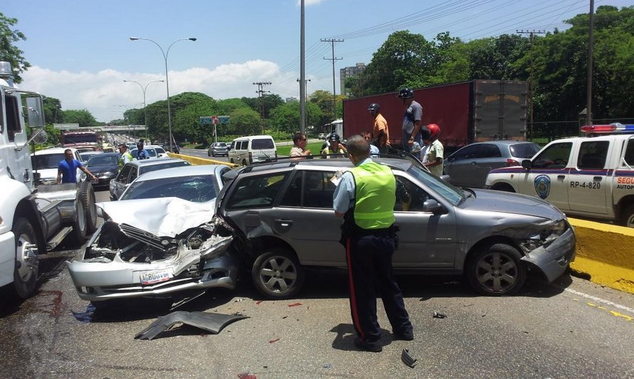 Triple choque en la autopista del Este en Valencia (Foto)