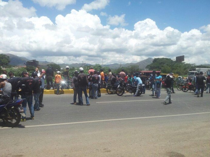 Protesta en Villa de Cura por falta de insumos en el hospital (Fotos)