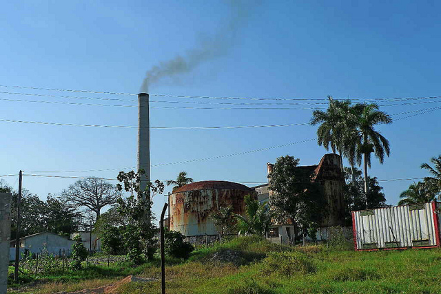 A pesar de la protección, la obselescencia y la falta de productividad ha llevado al piso la producción de los centrales azucareros / Foto sabinofb Flickr