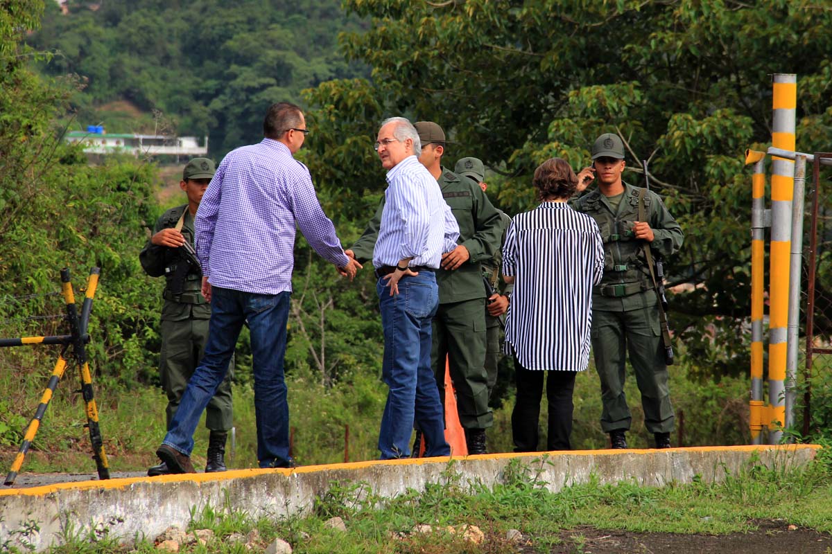 A Ledezma le impidieron visitar presos en Ramo Verde