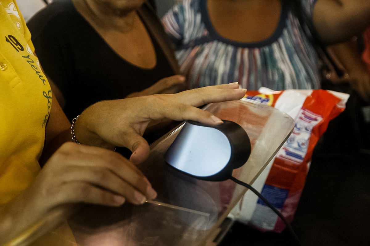 Gobierno está en mora con distribución de cazahuellas en supermercados