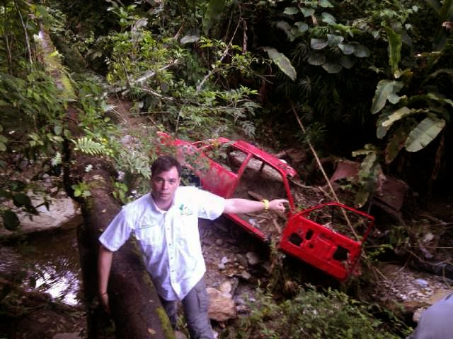 Carro en Quebrada II