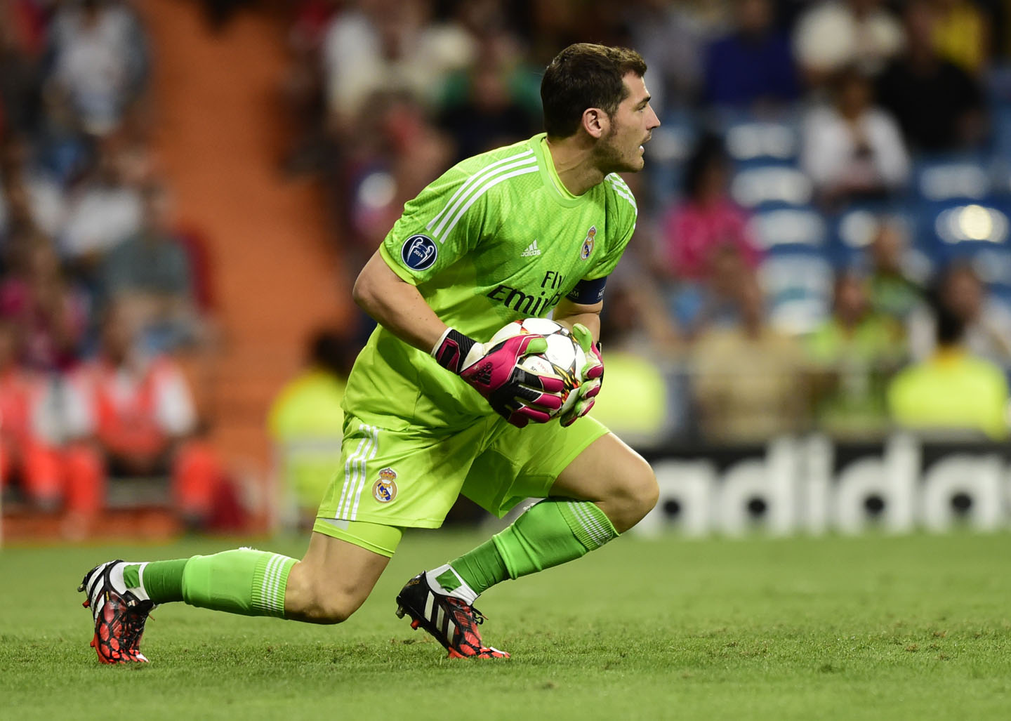 Iker Casillas celebra su cumpleaños con la carrera revitalizada