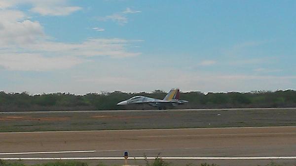 Aviones vuelven a sobrevolar Caracas #25S