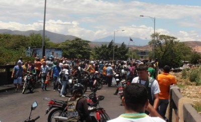 Seis horas estuvo cerrado el paso en la frontera con Colombia