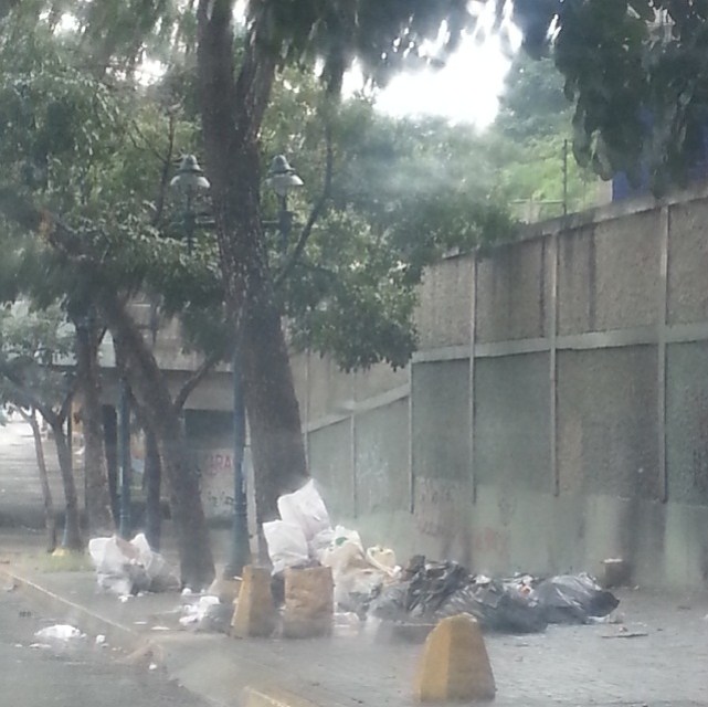 Basura en Quebrada Honda 19Oct 2014 / Foto DMB