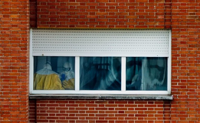 Ventana de la habitación donde está ingresada Teresa Romero. / Foto ZoomNews