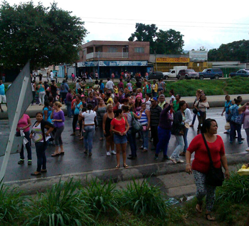 Los familiares vienen protestando desde el fin de semana. (Foto El Carabobeño)