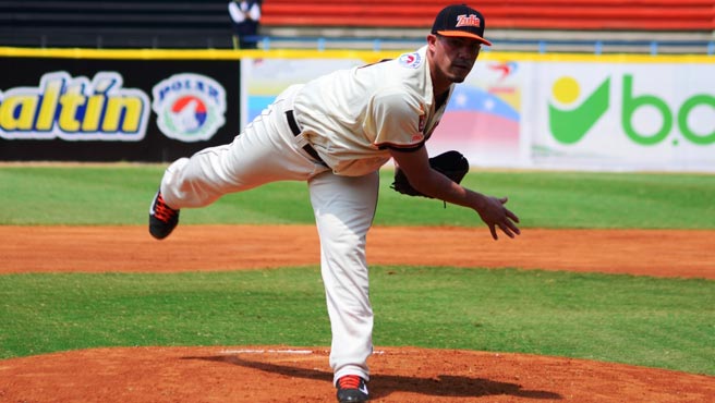 Sergio Pérez domó a Leones del Caracas