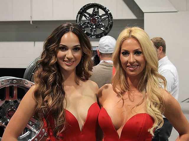 UFFF… son las promotoras del Sema Show de Las Vegas