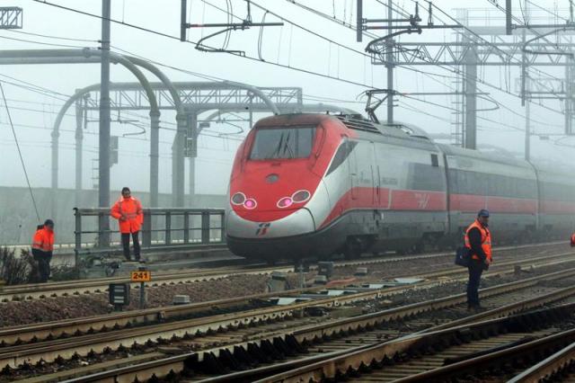 Italia en Bolonia (Italia) hoy, martes 23 de diciembre de 2014. La explosión ha interrumpido el servicio de la línea de trenes de alta velocidad causando retrasos en las estaciones de Milán Roma y Nápoles. EFE/Giorgio Benvenuti