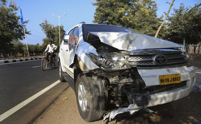 EL VEHÍCULO DE KERRY SUFRE UN ACCIDENTE CAMINO AL AEROPUERTO