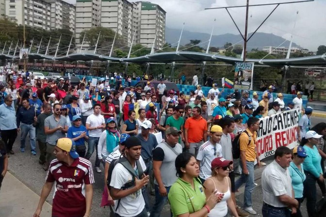 Motorizados golpean y disparan a estudiante de la ULA